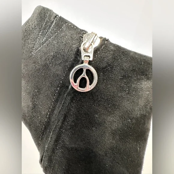 Wishbone β Sleek Black Ankle Booties with Modern Design size 9 - Picture 6 of 8